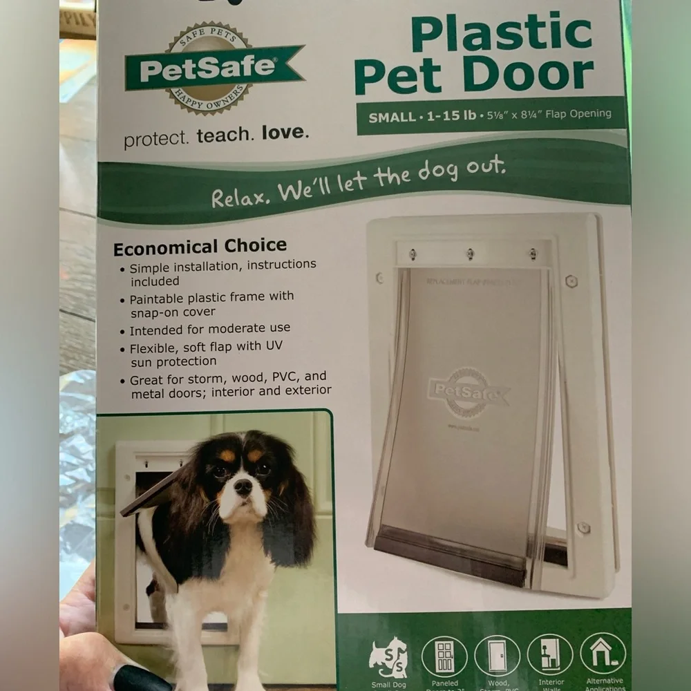 NWB PetSafe Plastic Pet Door size small 5-10 pounds 5 1/2-8 1/2 flap opening